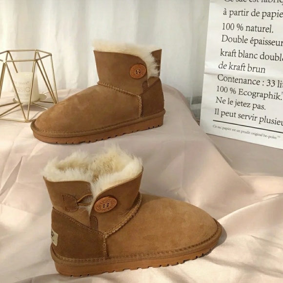 ugg - Picture 1 of 3